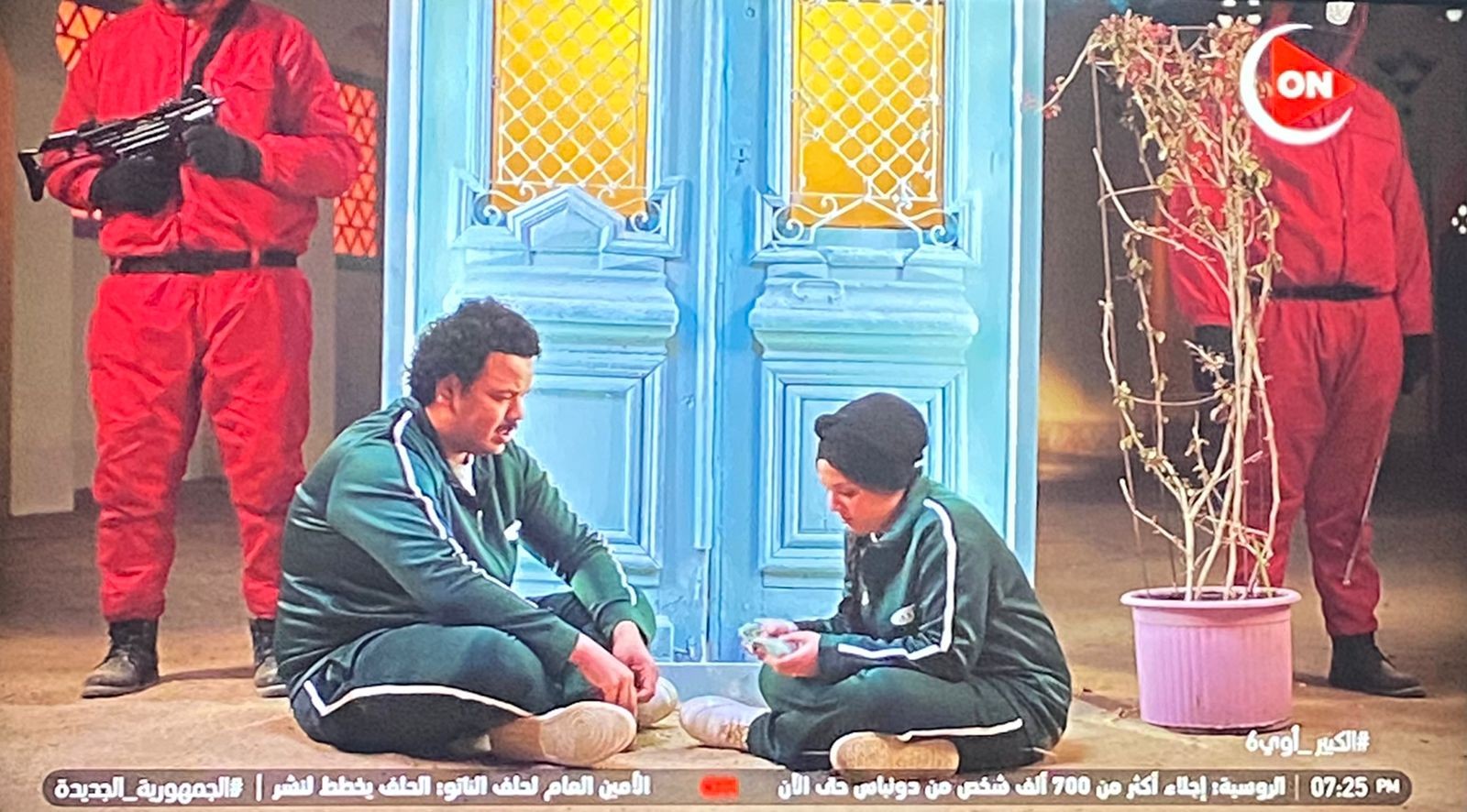 مسلسل الكبير أوى 6 الحلقة 9.. أحمد مكى وأسرته يفوزون فى لعبة "شد الحبل"..شاهد
