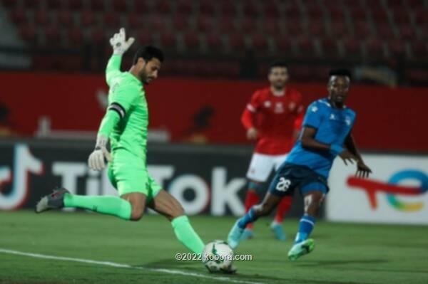 بالصور : الأهلي يحبط مغامرة الهلال وينتزع التذكرة الأخيرة لربع النهائي الإفريقي