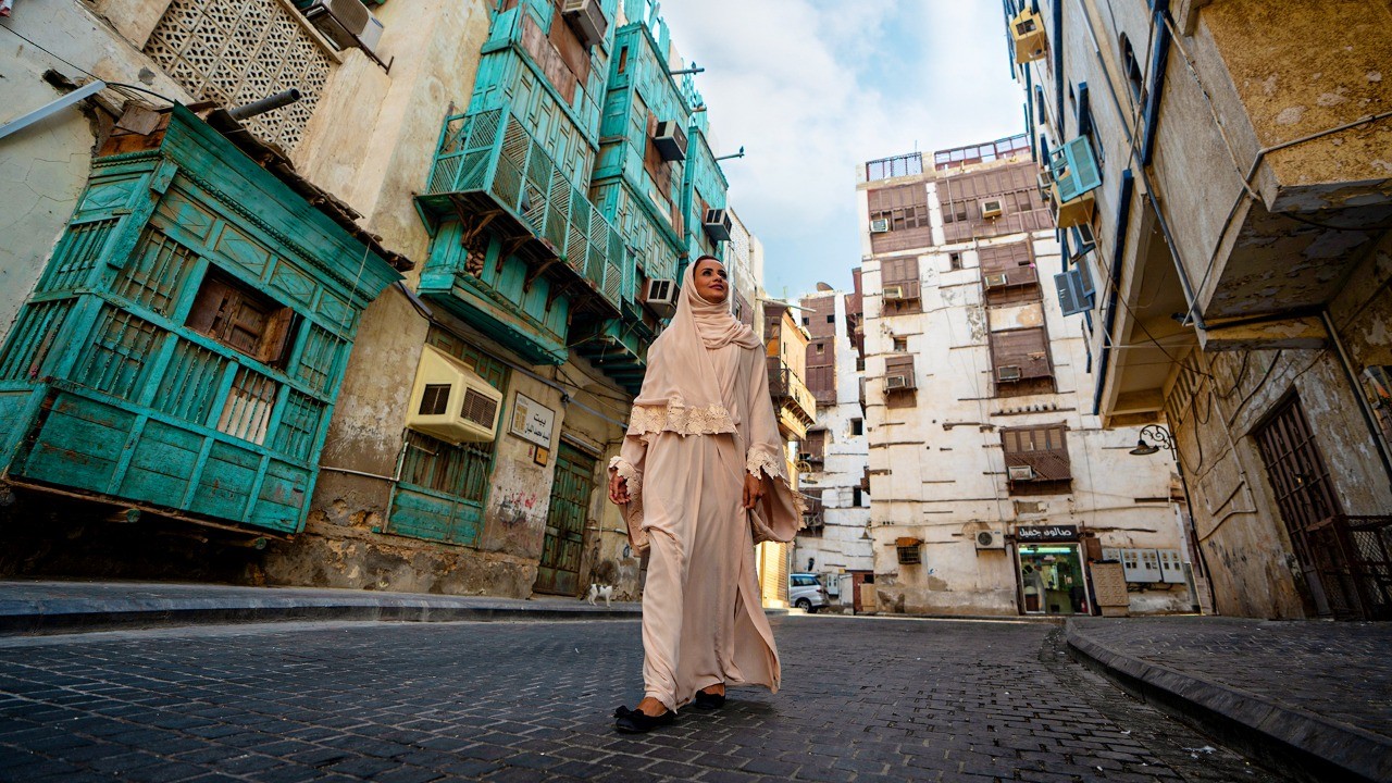 السعودية تُتيح لحاملي تأشيرتها السياحية أداء مناسك العمرة