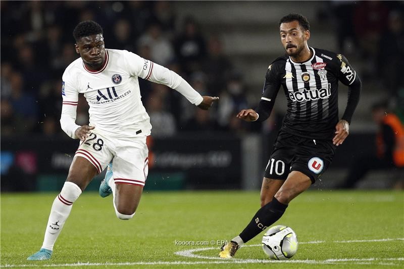 بالصور.. باريس يلامس لقب الدوري بثلاثية في آنجيه