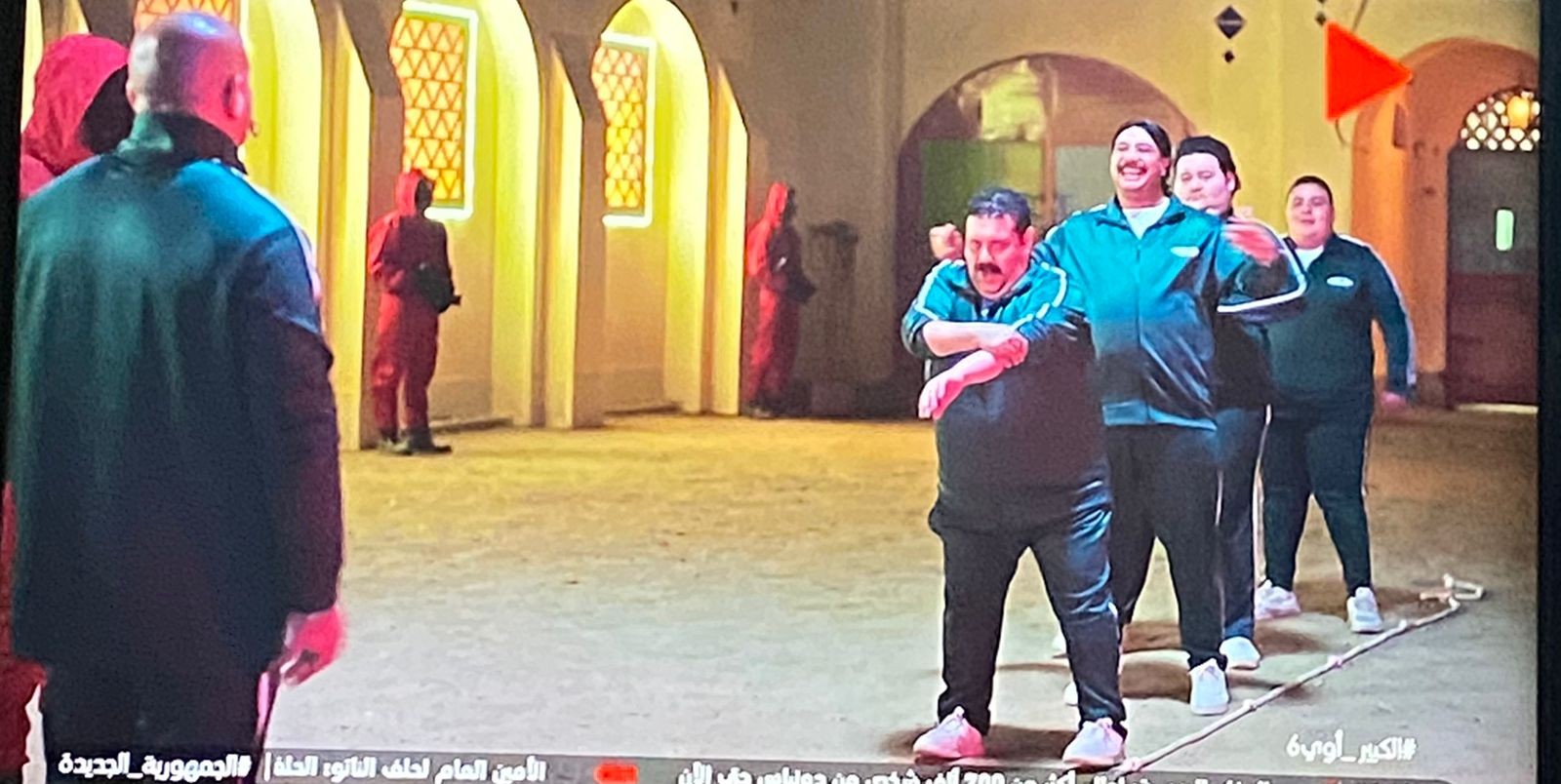 مسلسل الكبير أوى 6 الحلقة 9.. أحمد مكى وأسرته يفوزون فى لعبة "شد الحبل"..شاهد