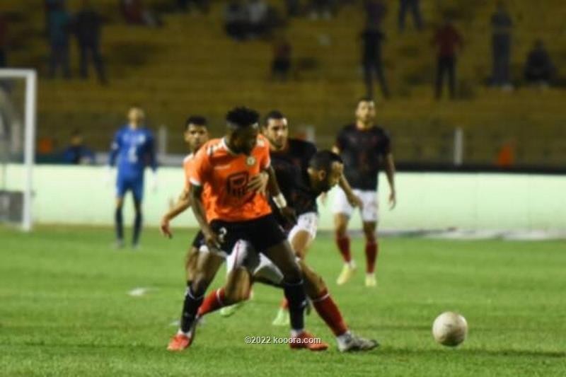 بالصور: الأهلي يواصل المعاناة المحلية بالتعثر أمام البنك