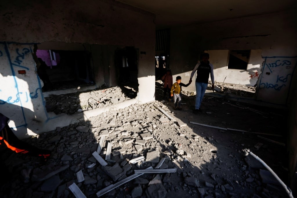 جيش الاحتلال يُفجِّر منزل الأسير عمر جرادات في بلدة سيلة الحارثية غرب جنين
