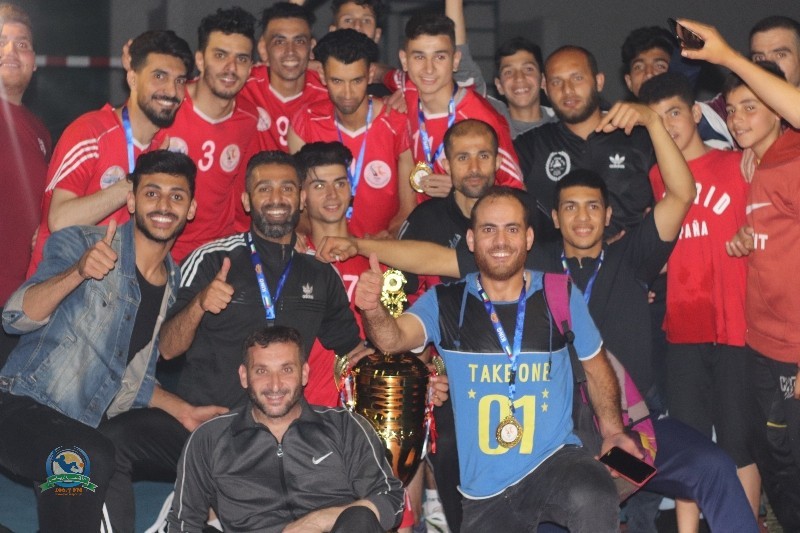 بالصور : مدرب غزي يحقق الإنتصار من خلف الأسوار