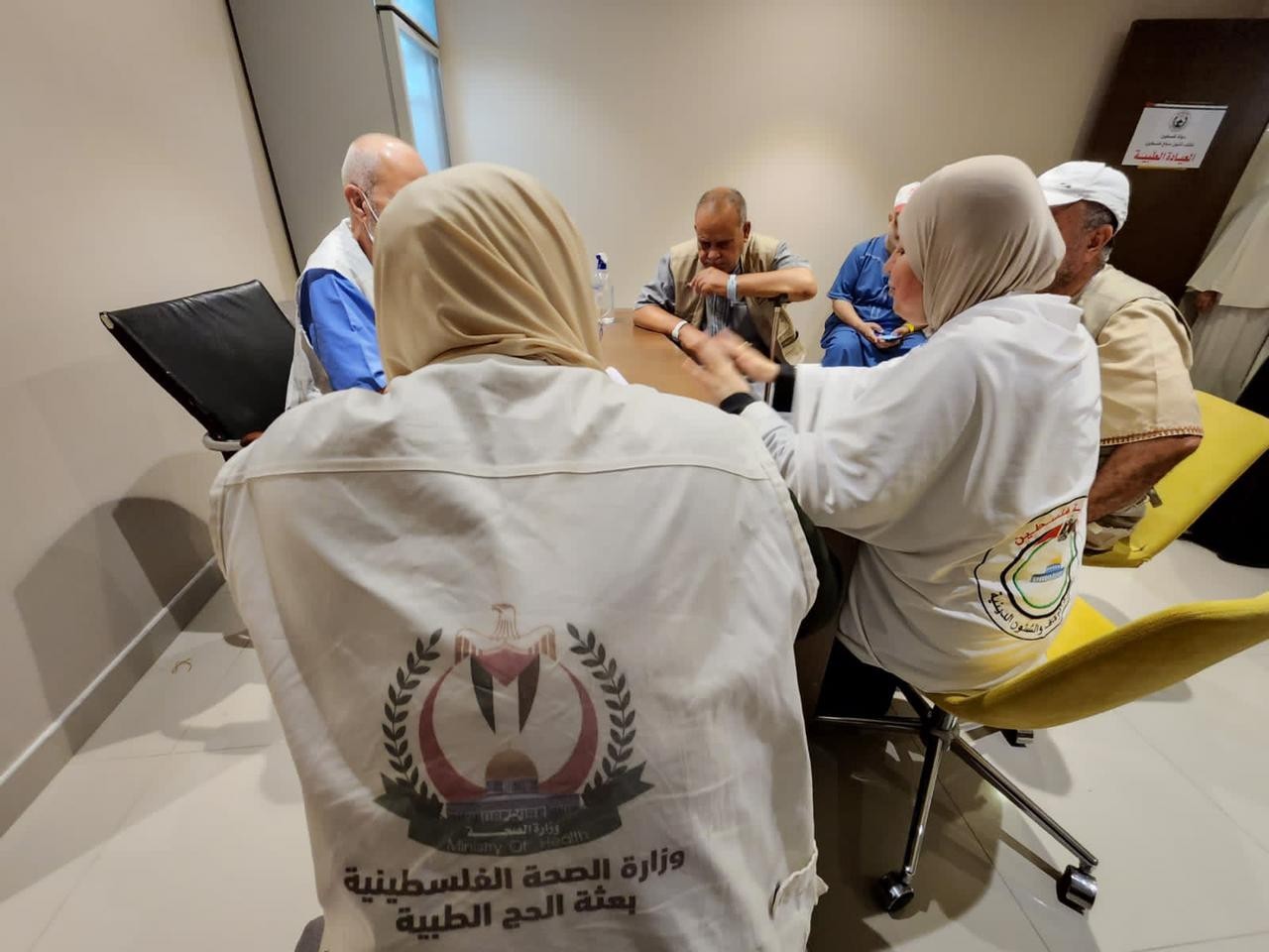 بالصور: تجهيز عيادة طبية للتعامل مع الحالات المرضية لحجاج فلسطين