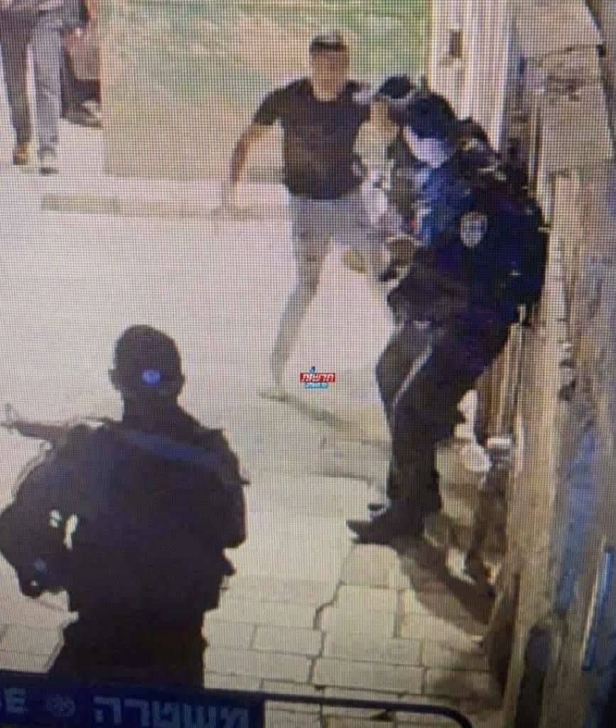 الإعلام العبري: إصابة شرطي إثر عملية طعن في القدس المحتلة
