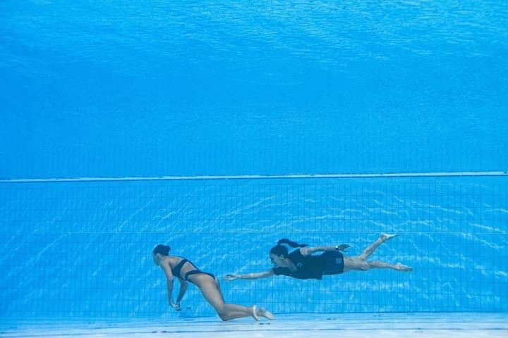 40860-انقاذ-سباحة-من-الغرق-اثناء-مسابقة.jpg