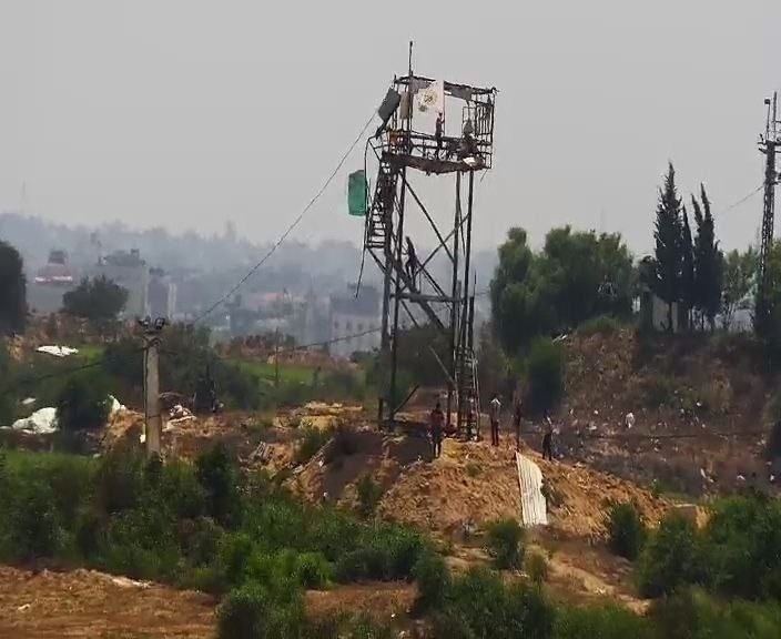 بالصور: كتائب القسام تُعيد ترميم مرصد دمّره الاحتلال صباح اليوم