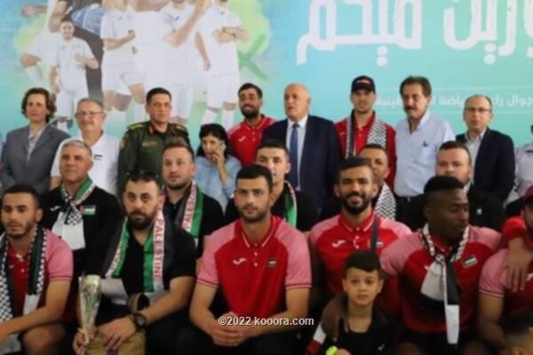بالصور: استقبال حافل لمنتخب فلسطين بعد التأهل الآسيوي