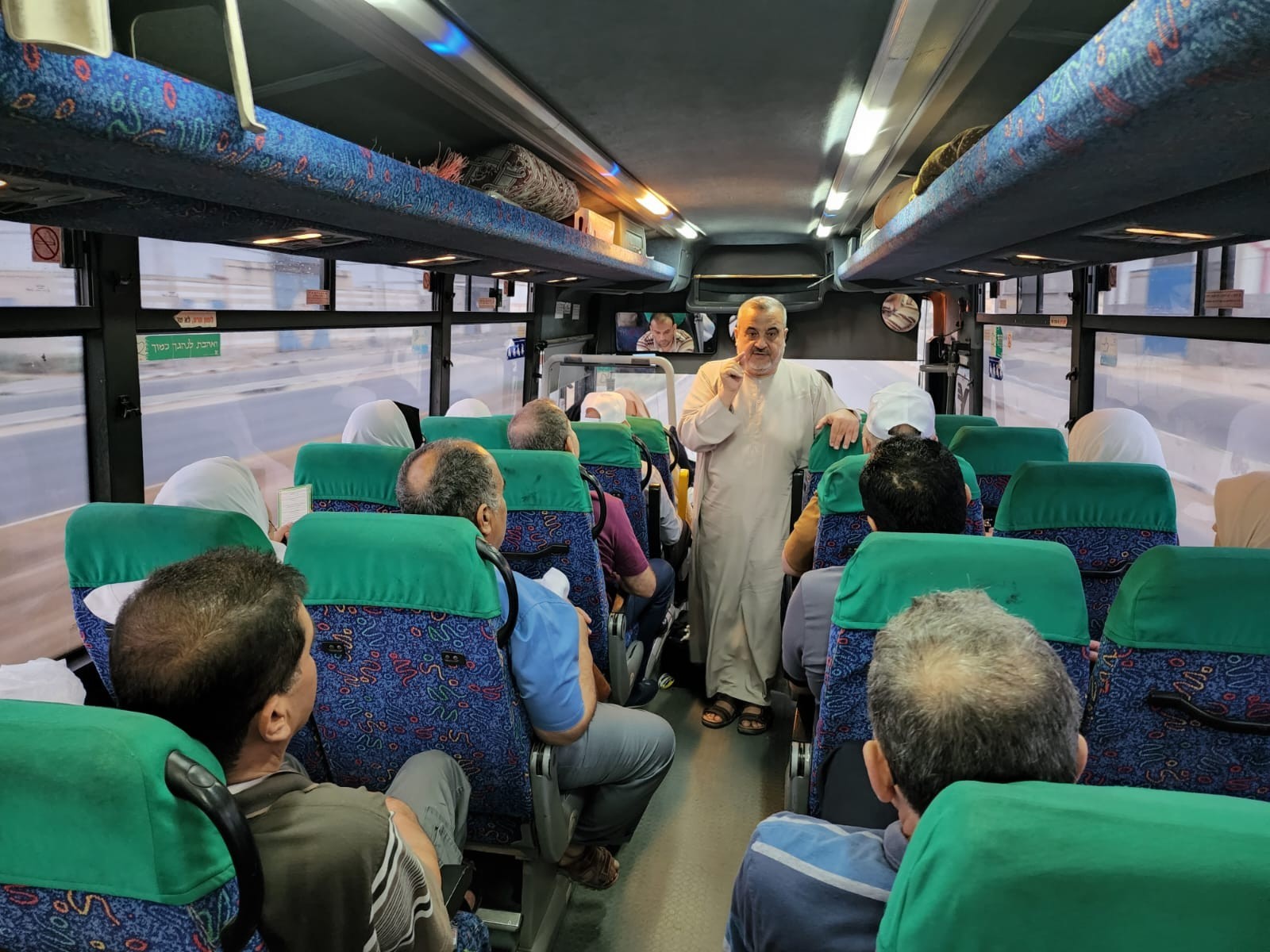 مغادرة الفوج الأول من حجاج قطاع غزة إلى الديار الحجازية عبر معبر رفح البري
