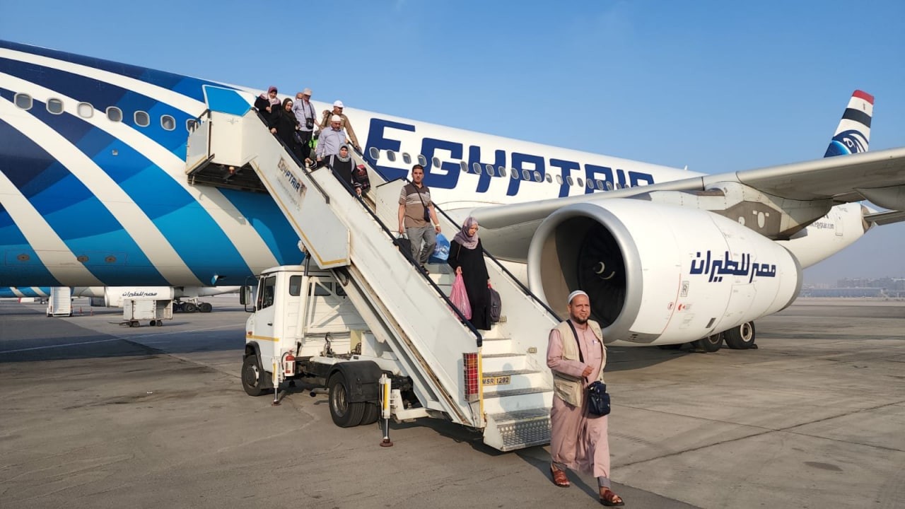 وصول الدفعة الأولى من حجاج غزة إلى مطار القاهرة الدولي