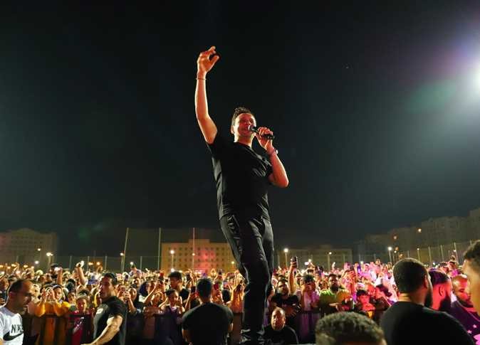 شاهد: مصطفي قمر يتألق في حفل العيد بنادي الاتحاد في الإسكندرية