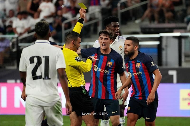 بالصور.. صاروخ رافينيا يحسم الكلاسيكو الودي لبرشلونة