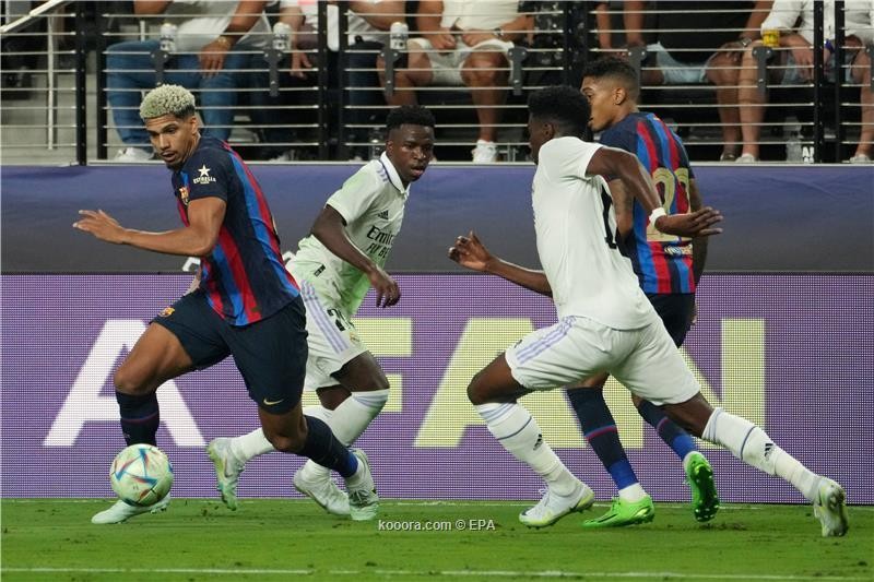 بالصور.. صاروخ رافينيا يحسم الكلاسيكو الودي لبرشلونة