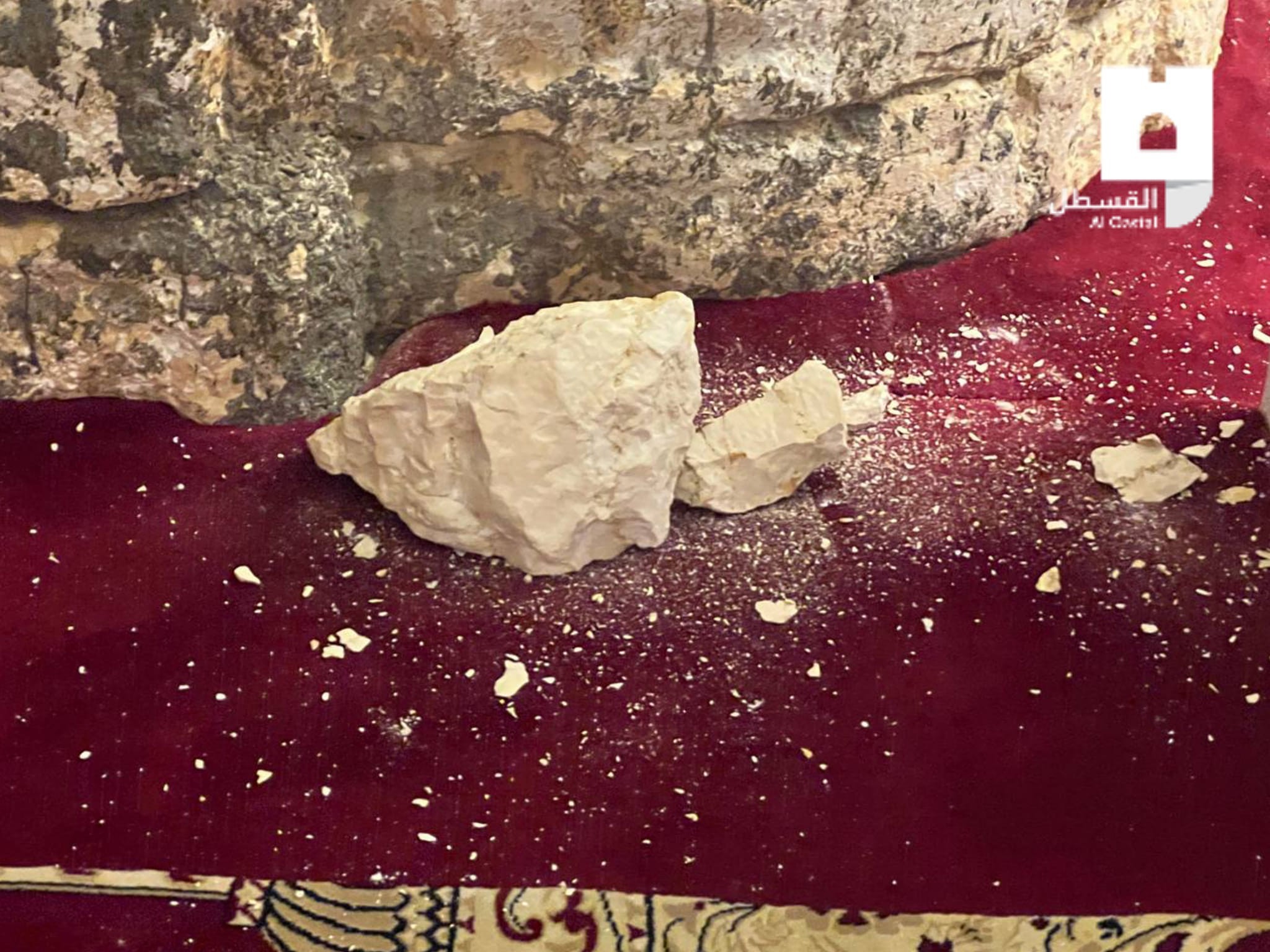 تساقط قطع حجارة من أعمدة المسجد الأقصى المبارك