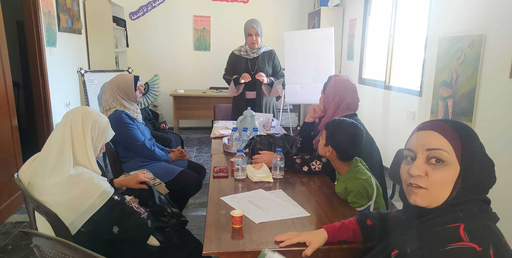 بالصور: جلسة حوارية تُسلط الضوء على واقع الصحة الإنجابية والجنسية للنساء في قطاع غزّة