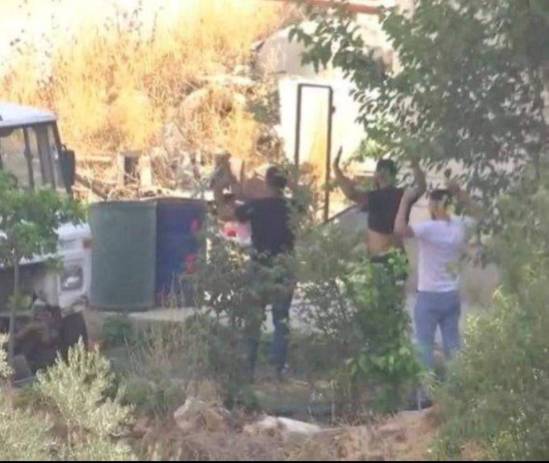 الاحتلال يُحاصر منزلًا في بلدة روجيت شرق نابلس ويستهدفه بالرصاص والصواريخ المضادة للدروع