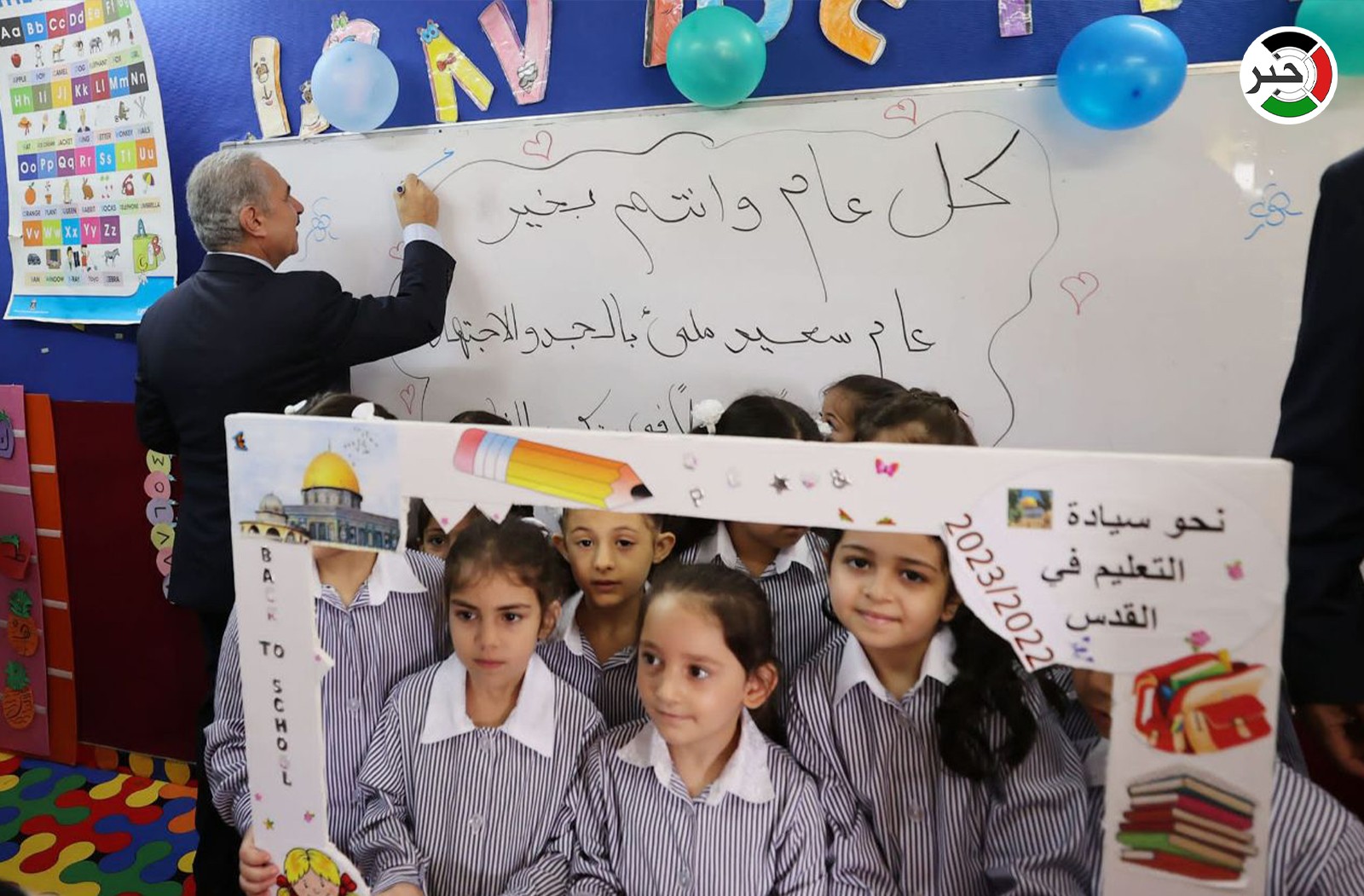 بالصور: اشتية يفتتح العام الدراسي الجديد من مدرسة "بنات أبو قش" الثانوية برام الله