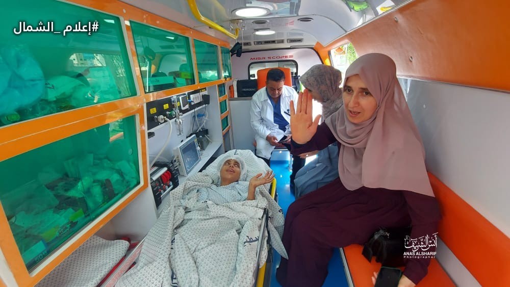 الطفلة رهف سلمان تُغادر غزة إلى تركيا لتلقي العلاج