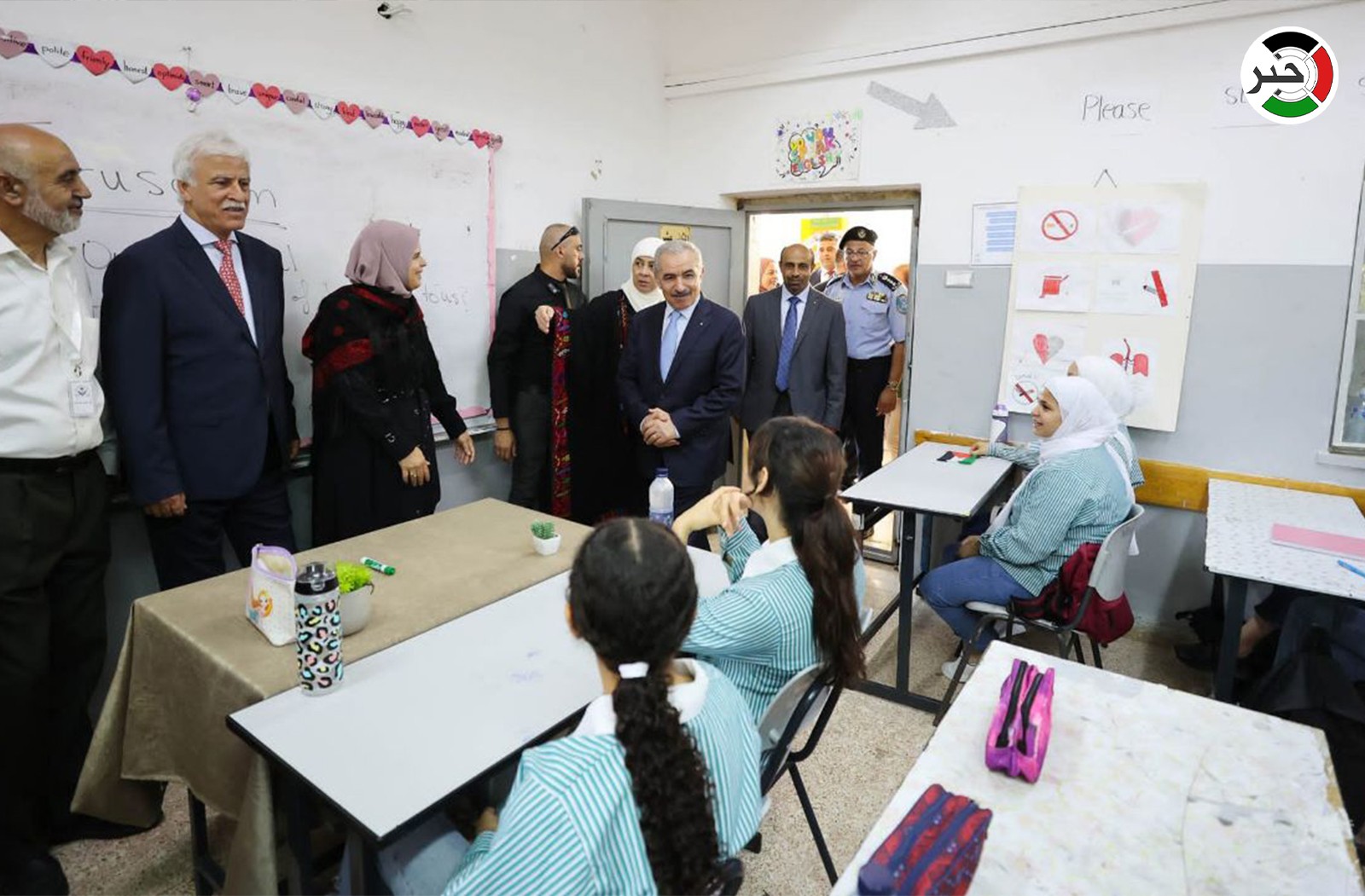 بالصور: اشتية يفتتح العام الدراسي الجديد من مدرسة "بنات أبو قش" الثانوية برام الله