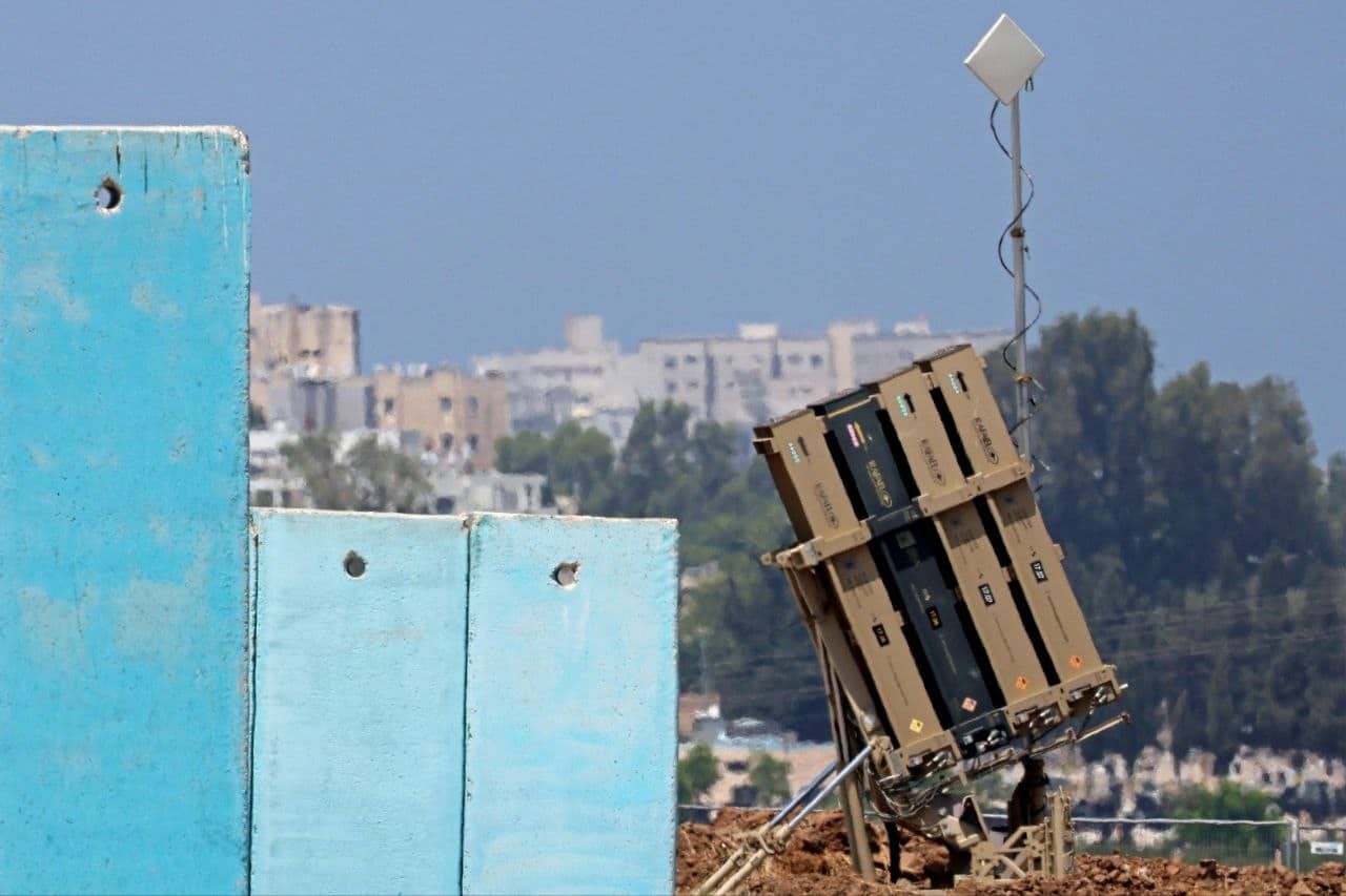 بالصور: الاحتلال يُقرر تعزيز قواته وينشر بطاريات القبة الحديدية في غلاف غزة