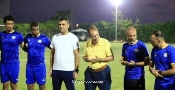 بالصور: الكومي يطالب لاعبيه بالفوز على الأهلي