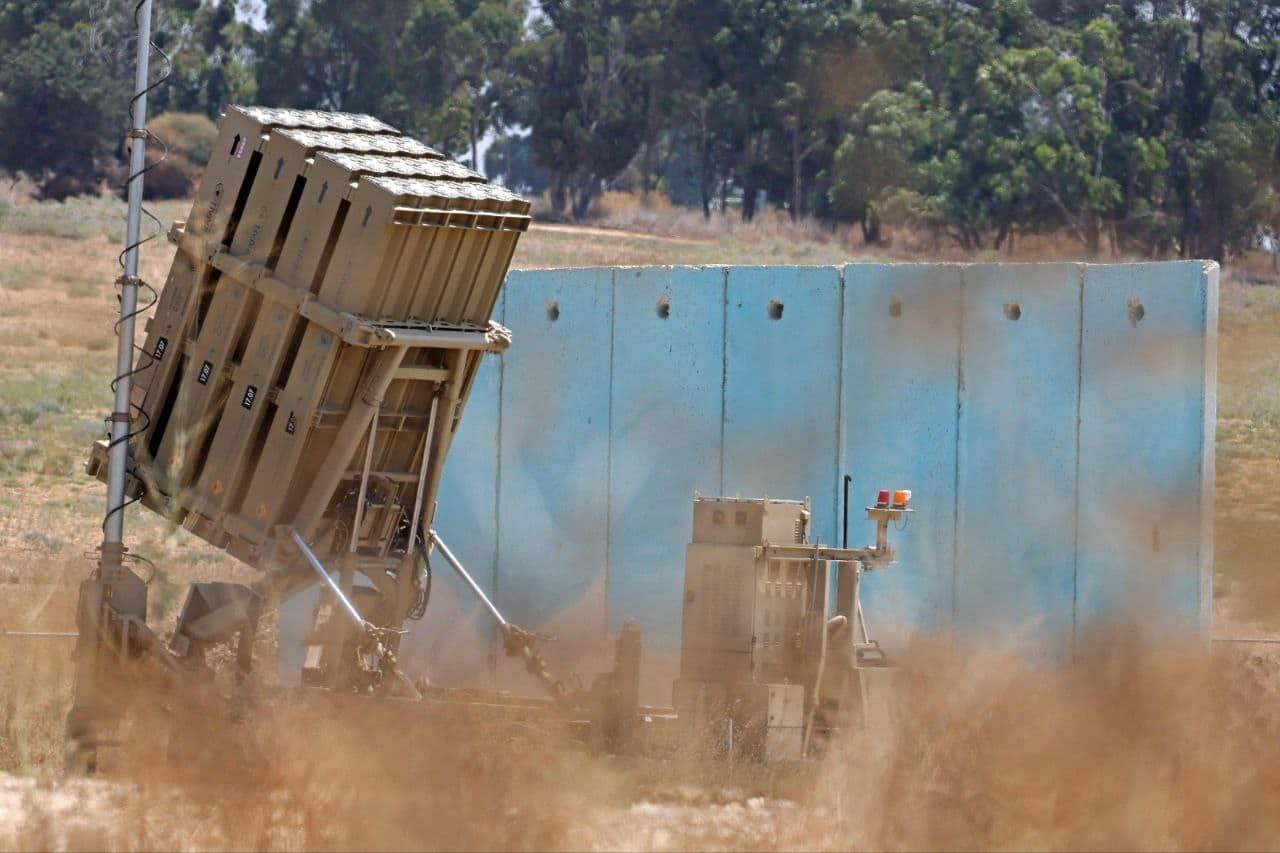 بالصور: الاحتلال يُقرر تعزيز قواته وينشر بطاريات القبة الحديدية في غلاف غزة