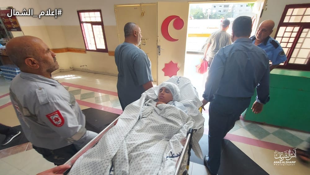 الطفلة رهف سلمان تُغادر غزة إلى تركيا لتلقي العلاج