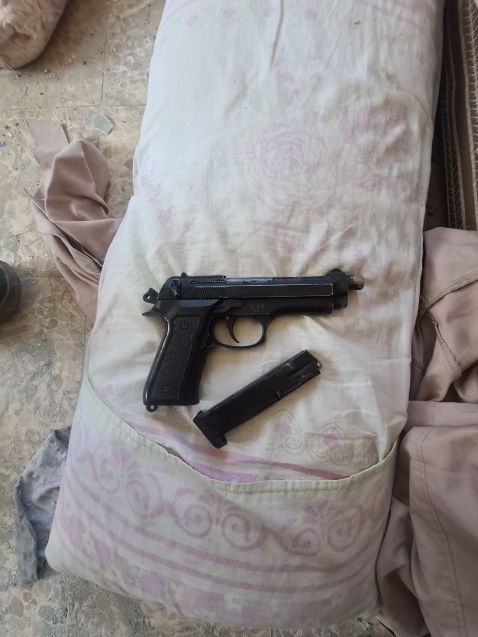 الاحتلال يزعم عثوره على أسلحة داخل المنزل المحاصر في بلدة روجيت بنابلس
