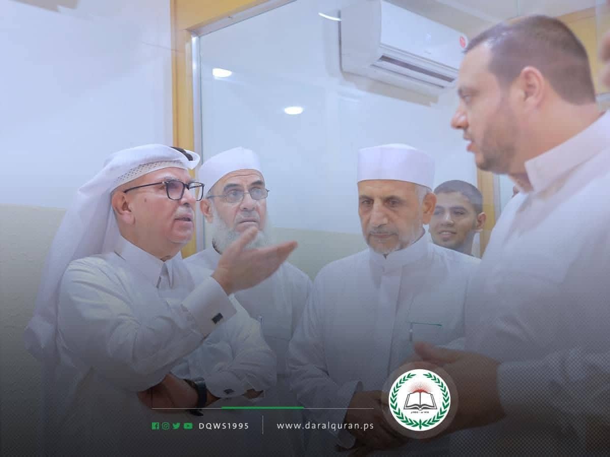 بالصور: السفير العمادي يزور دار القرآن الكريم والسنة بغزة