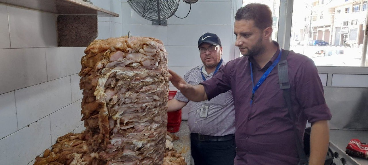 اقتصاد غزة يُحرر 4 محاضر ضبط لمطاعم غير ملتزمة بالشروط الصحية