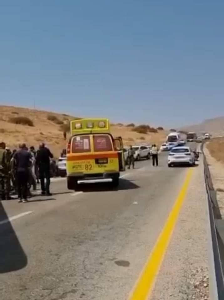 بالفيديو والصور: إصابات في عملية إطلاق نار صوب حافلة للمستوطنين قرب غور الأردن