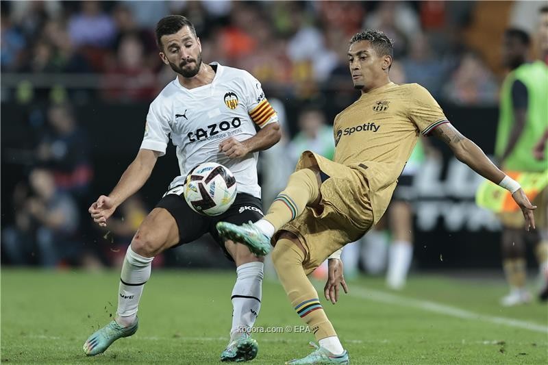 بالصور.. ليفاندوفسكي يقود برشلونة لفوز قاتل على فالنسيا