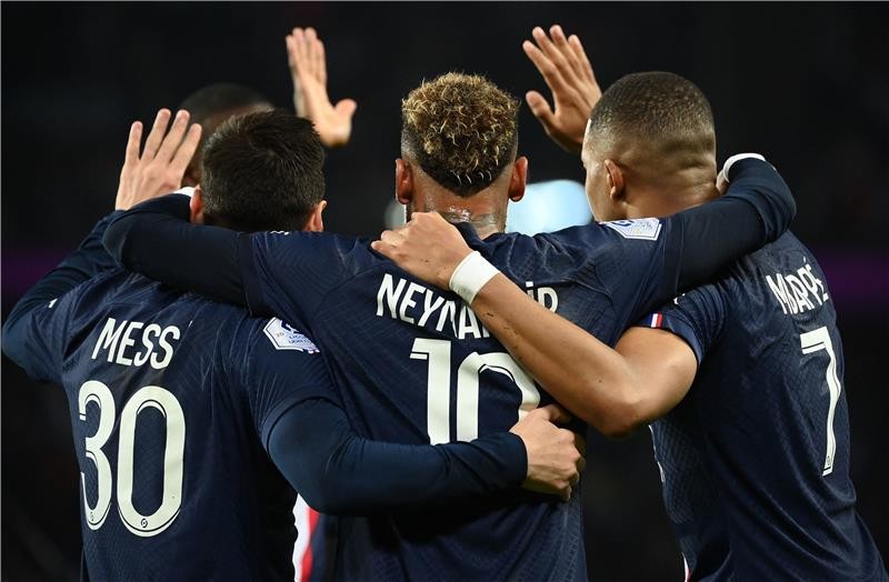 بالصور: نيمار يمنح باريس الفوز بكلاسيكو فرنسا