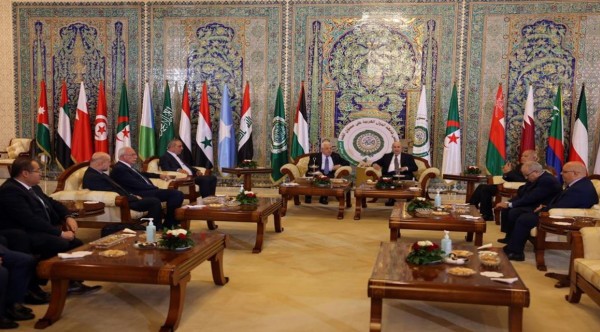 الرئيس عباس يصل الجزائر للمشاركة في القمة العربية