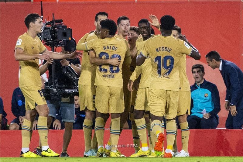 بالصور : برشلونة يعبر مايوركا بصعوبة ويتصدر الدوري مؤقتا