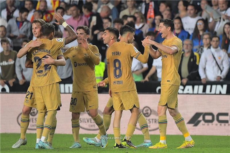 بالصور.. ليفاندوفسكي يقود برشلونة لفوز قاتل على فالنسيا