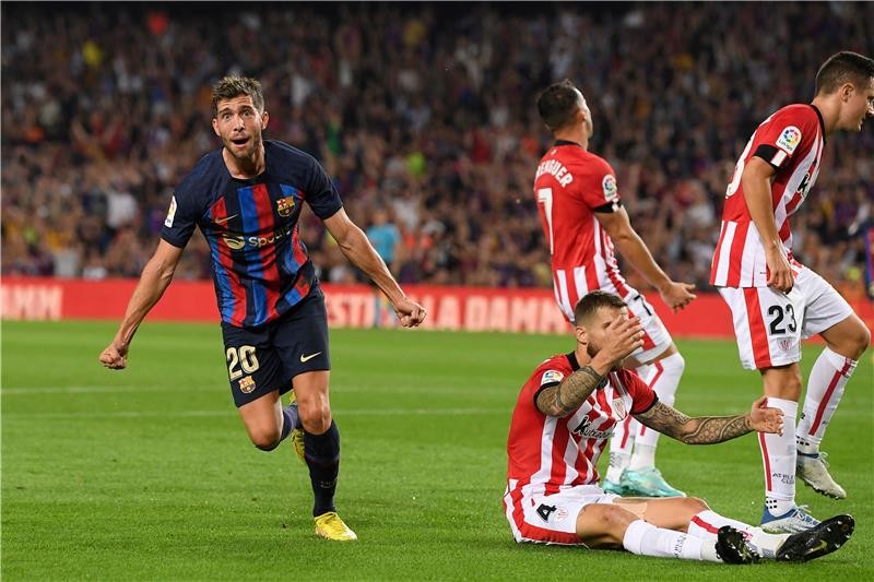 بالصور : برشلونة يواصل مطاردة ريال مدريد بسحق بيلباو