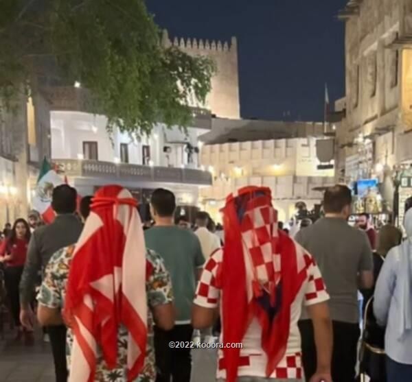 بالصور.. الشماغ العربي بألوان منتخبات المونديال في قطر