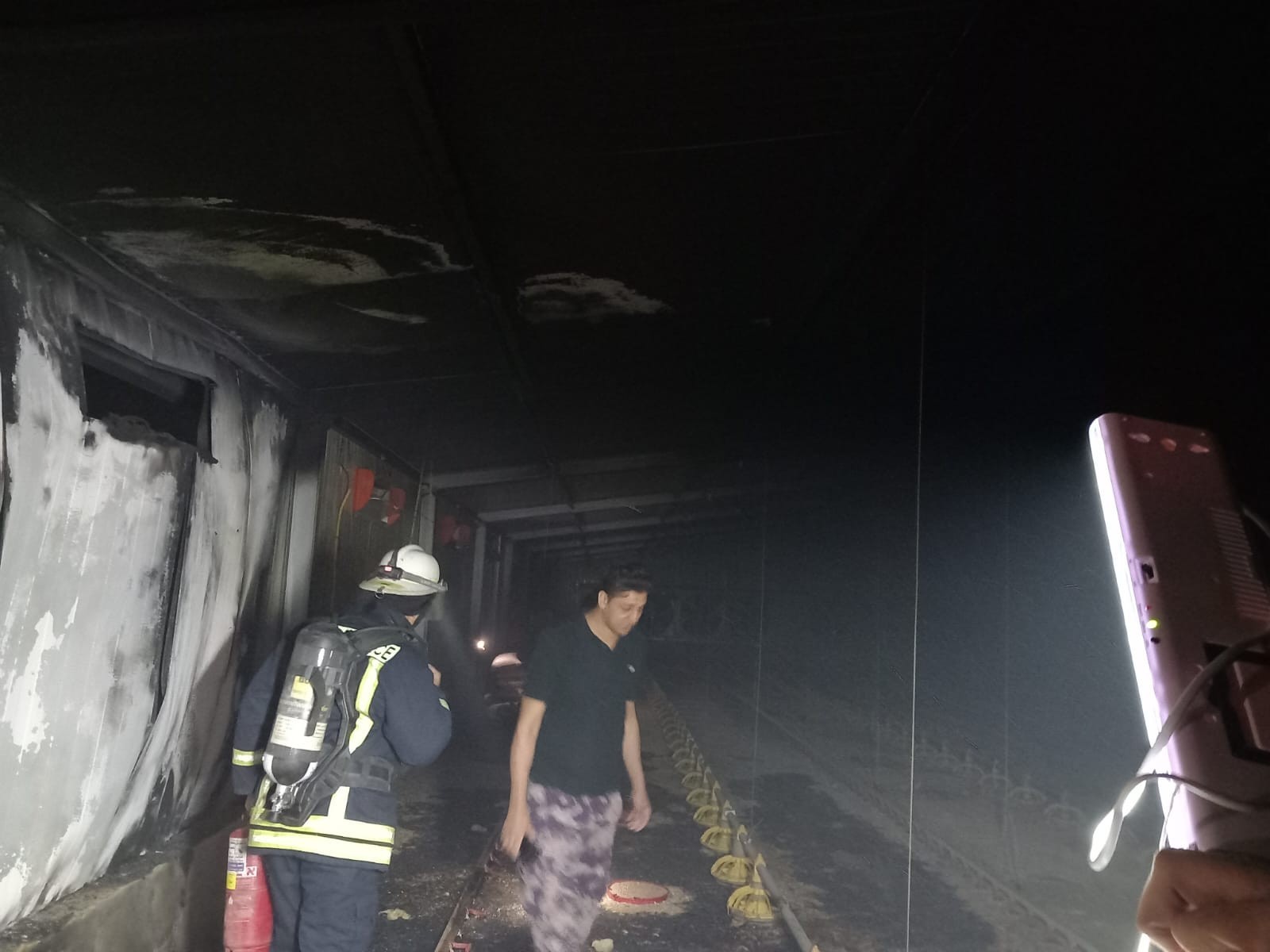 الدفاع المدني يُسيطر على حريق شبَّ داخل مزرعة دجاج جنوب جنين