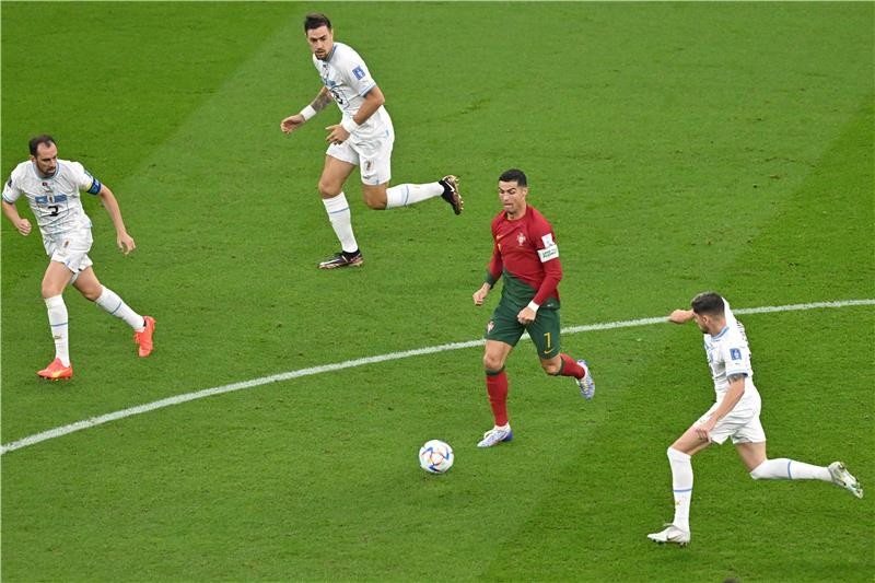 بالصور.. ثنائية برونو تهدي البرتغال تذكرة عبور المجموعات