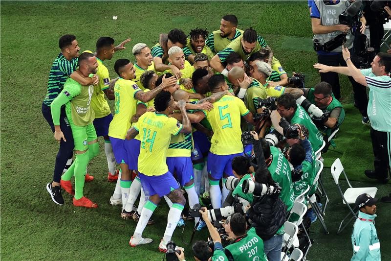 بالصور : قذيفة كاسيميرو ترسل البرازيل إلى ثمن نهائي كأس العالم