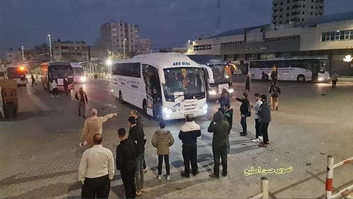 مغادرة الدفعة الأولى من معتمري قطاع غزة عبر معبر رفح لأداء مناسك العمرة