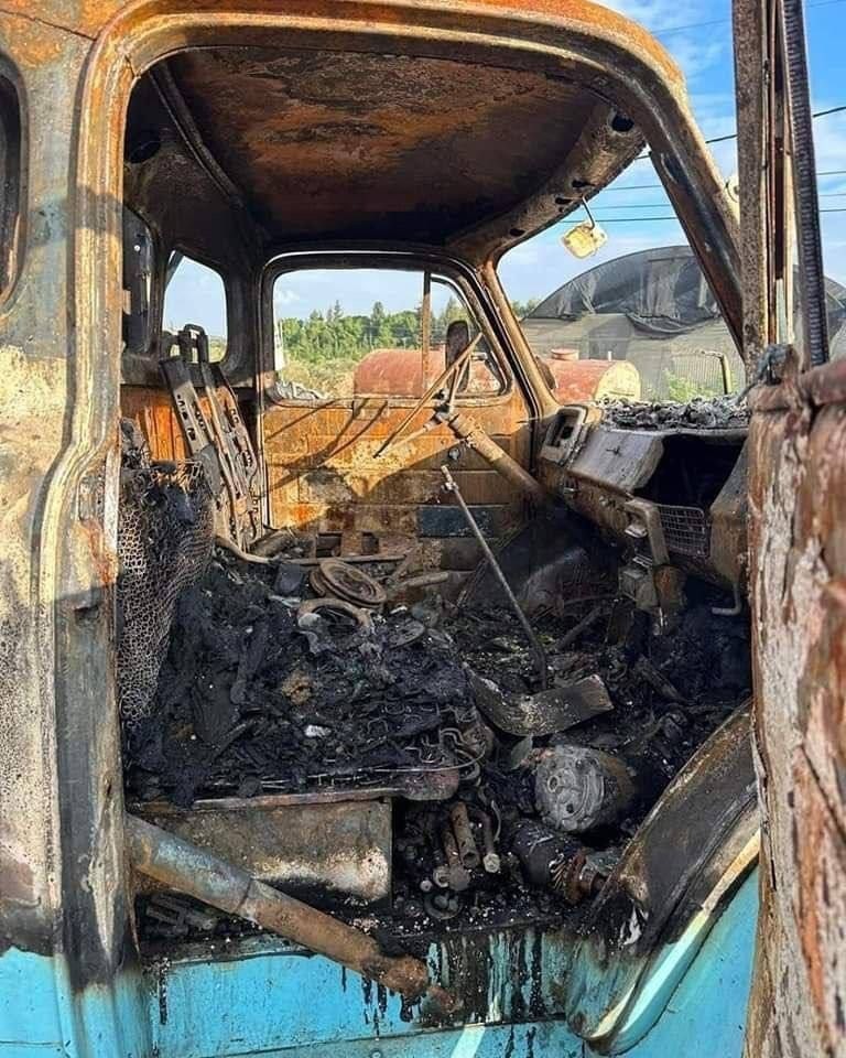 مستوطنون متطرفون يحرقون شاحنة أحد المزارعين في طولكرم