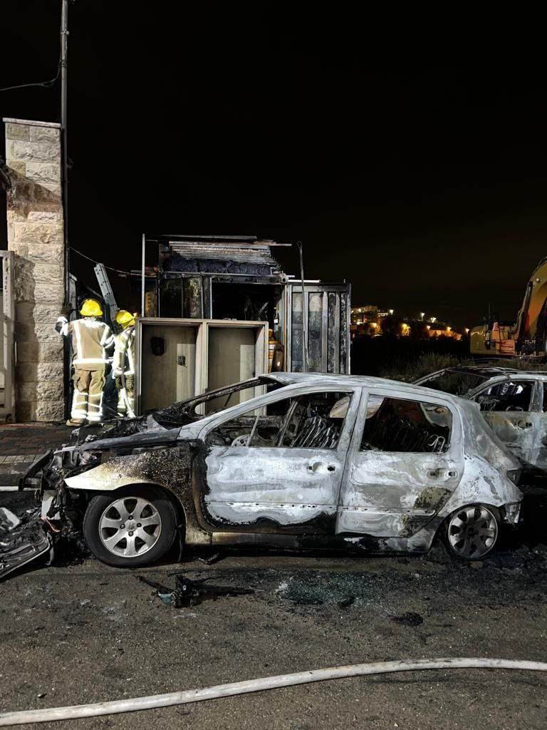 عصابة "تدفيع الثمن" تحرق مركبات وتخط شعارات عنصرية في القدس