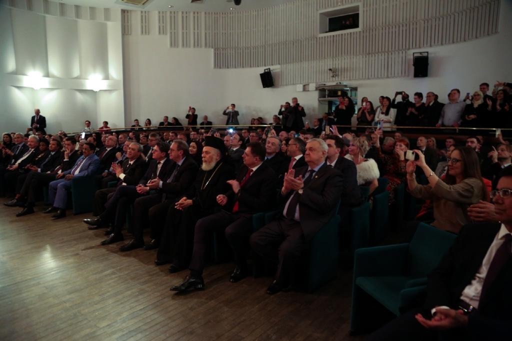 شاهد: عرض للأثواب الفلسطينية في روسيا بمناسبة يوم التضامن مع شعبنا