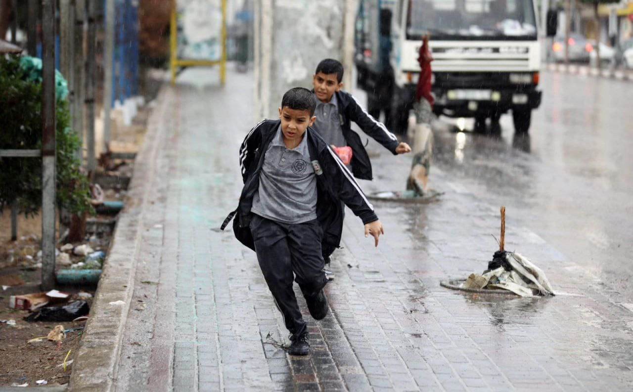 غرق شوارع قطاع غزة نتيجة الأمطار الغزيرة وضعف البنية التحتية