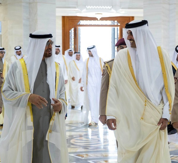 بالصور: أمير قطر يجتمع مع رئيس الإمارات في الدوحة