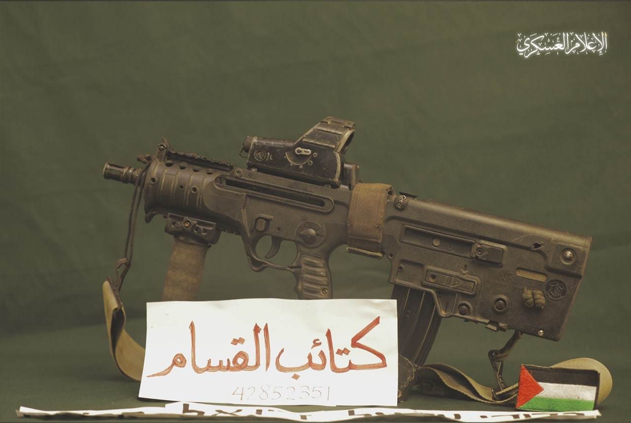 "كتائب القسام" تكشف عن بندقية الضابط "الإسرائيلي" هدار غولدن