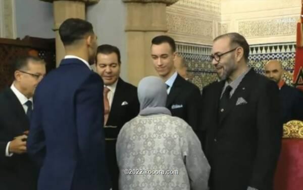بالصور: تكريم ملكي لنجوم المغرب.. ووسام خاص للركراكي